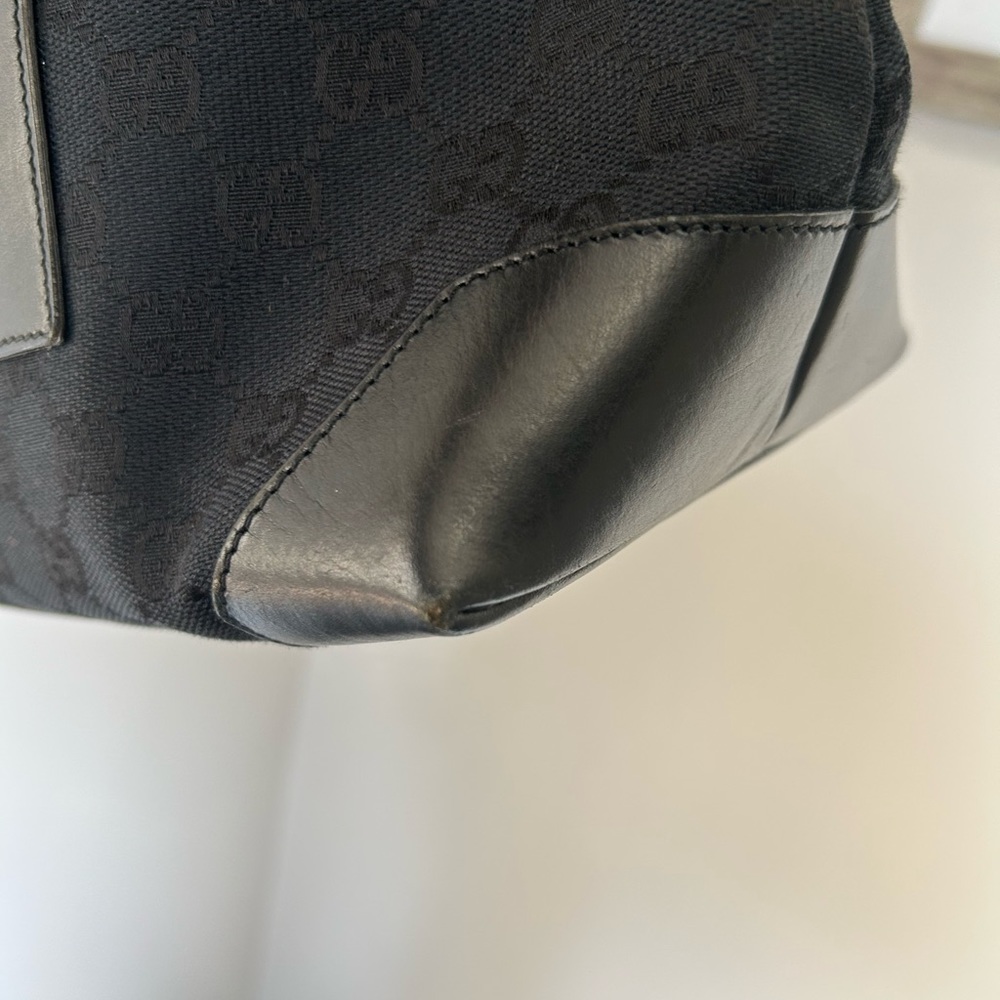 ‼️SOLD‼️😍Authentic GUCCI Black leather and Canvas GG front pocket Tote. - Picture 4 of 12